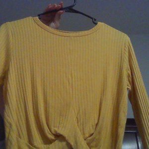 Yellow cute crop top with notted front